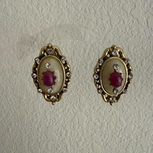Women’s vintage pink and white stud earrings